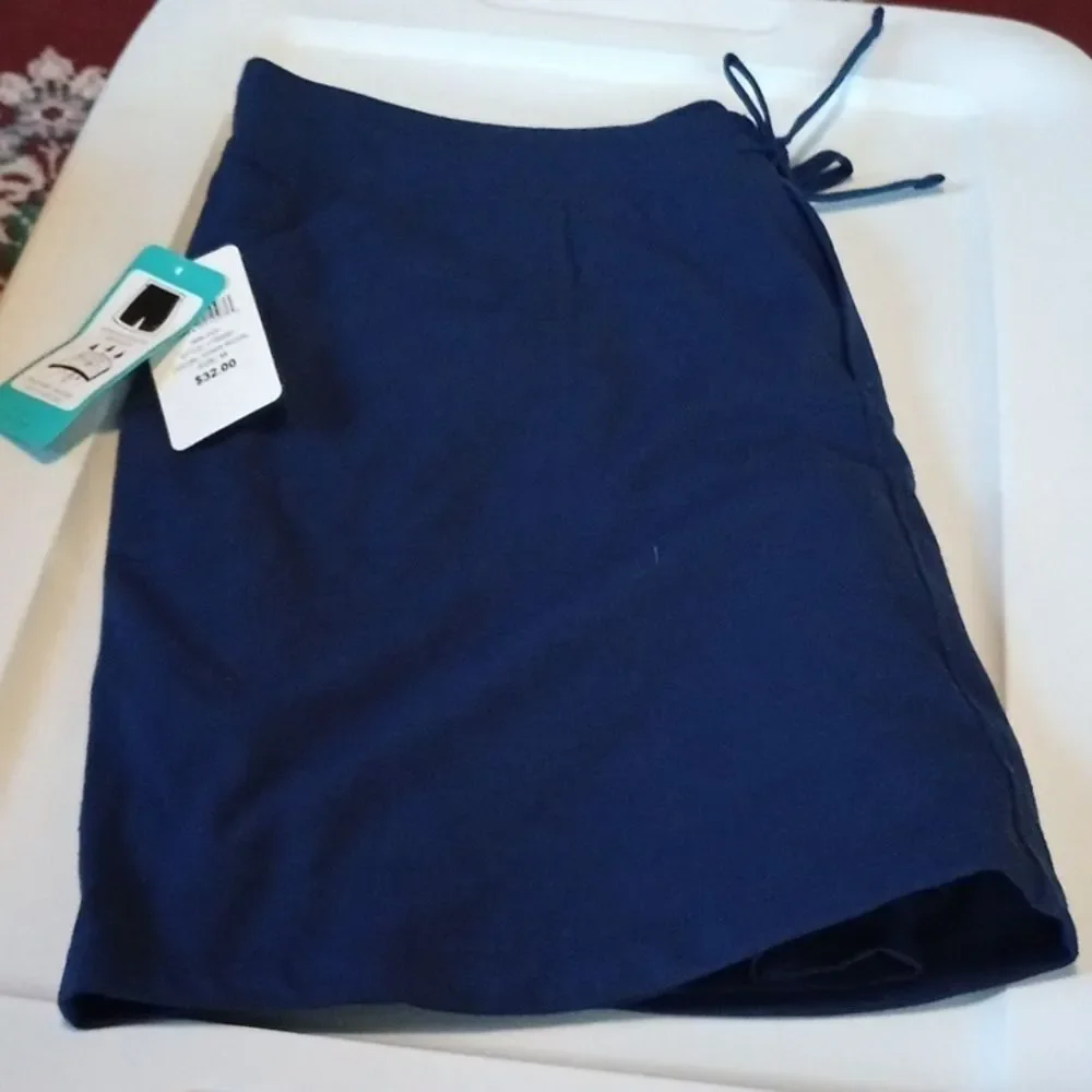 Be inspired women's shorts size medium nwt dark blue (Mgs192)